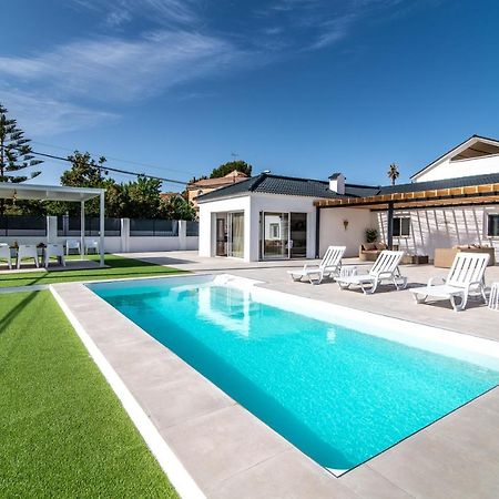Palm Tree Villa - 5Bdr Paradise Pool / Chill Out Beds Torremolinos Eksteriør bilde