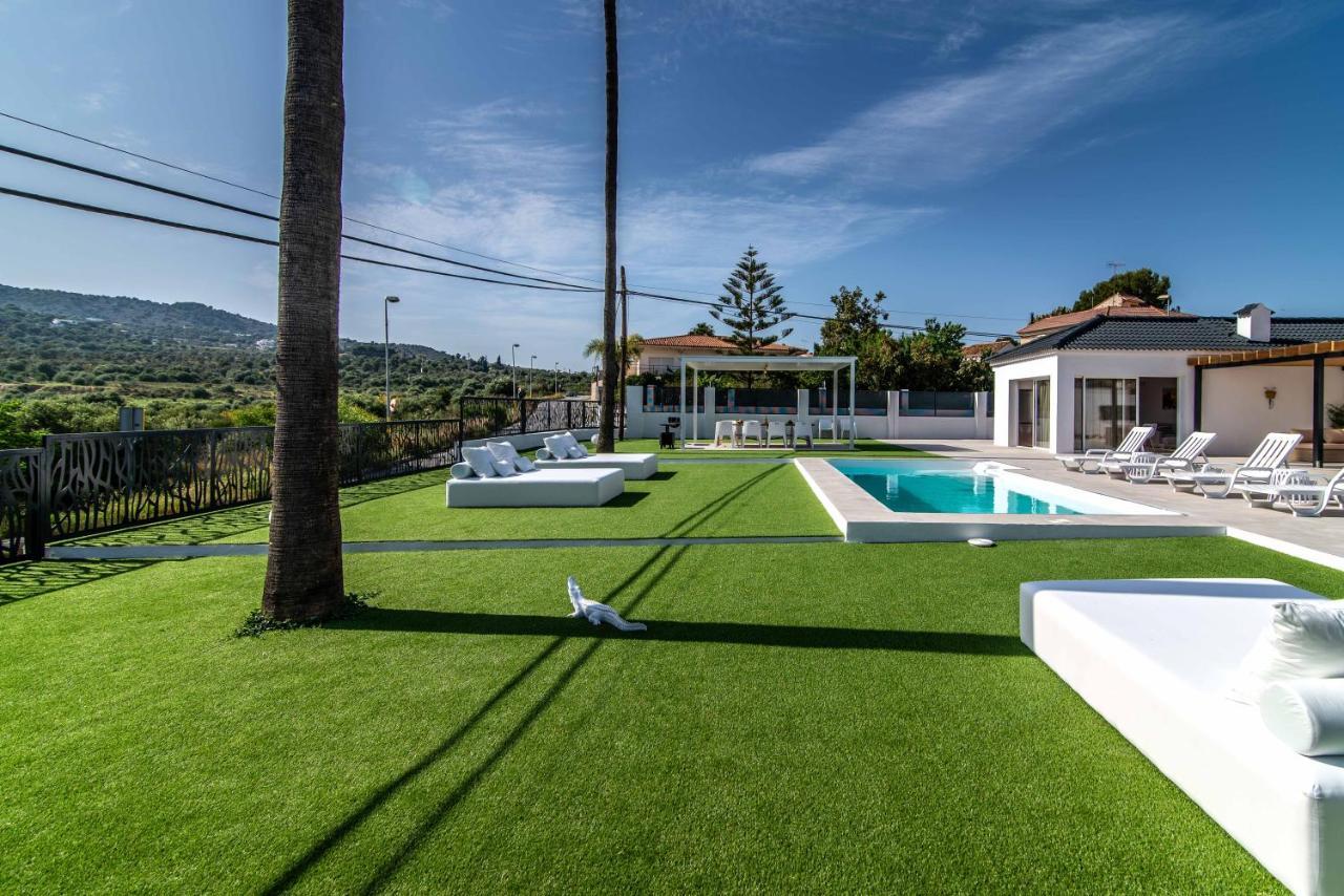 Palm Tree Villa - 5Bdr Paradise Pool / Chill Out Beds Torremolinos Eksteriør bilde