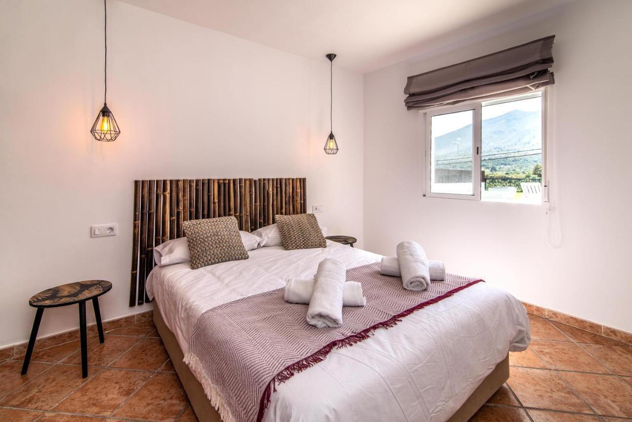 Palm Tree Villa - 5Bdr Paradise Pool / Chill Out Beds Torremolinos Eksteriør bilde