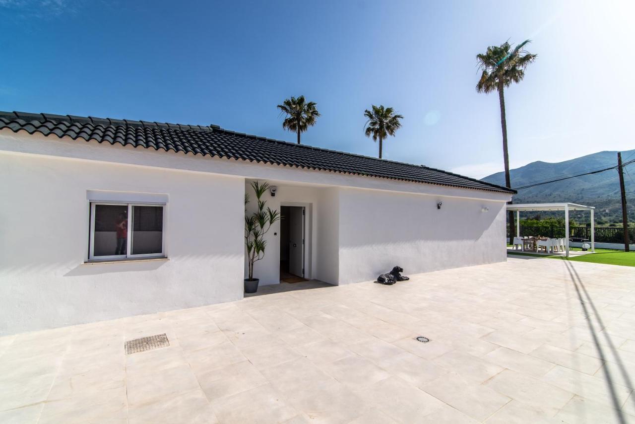 Palm Tree Villa - 5Bdr Paradise Pool / Chill Out Beds Torremolinos Eksteriør bilde